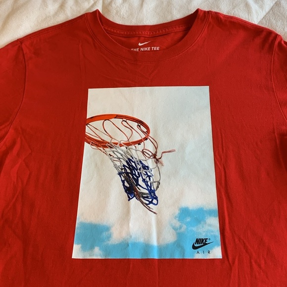 NIKE T Shirt Adult Medium Red Basketball Hoop Pictures The Nike Tee - Picture 3 of 8